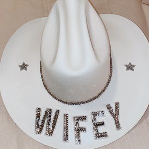 the cutest wifey cowboy hat! perfect for any bride or bachelorette party
